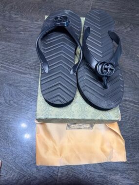 Black Flip-Flop Sandals with Interlocking Emblem